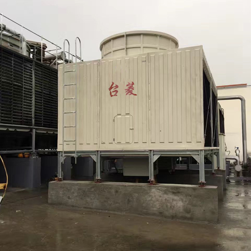 Výrobci dodávají skleněné horizontální průtokové chladicí věže cirkulační vodní čerpadlo